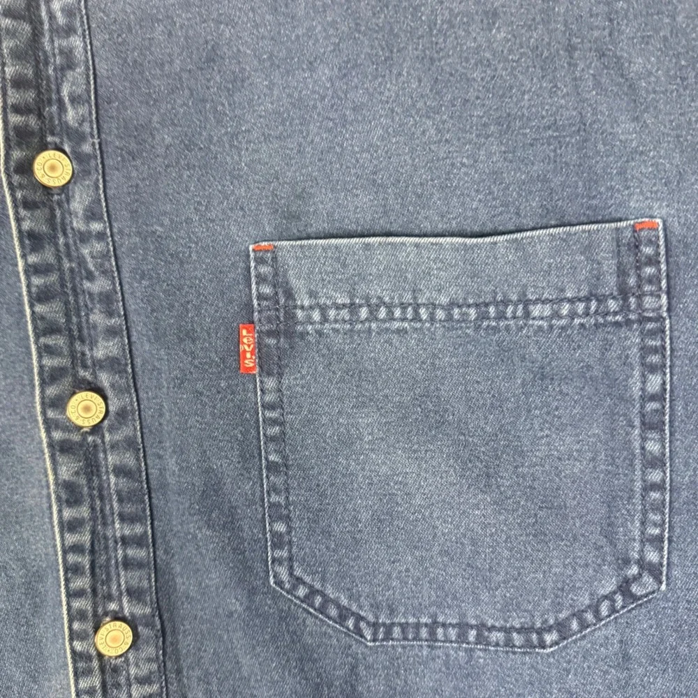 Levis levi red